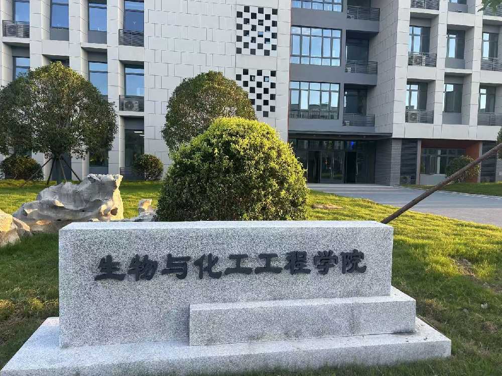 封丘县扬州职业大学体育场高杆灯项目